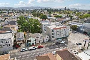 E 15th St-0606-014