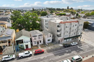 E 15th St-0606-015