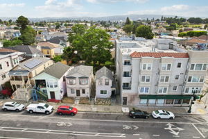 E 15th St-0606-016
