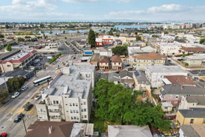 E 15th St-0606-017