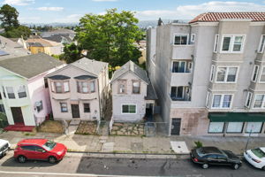 E 15th St-0606-019
