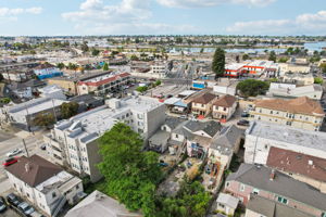 E 15th St-0606-020