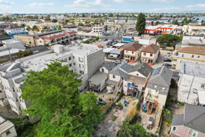 E 15th St-0606-021