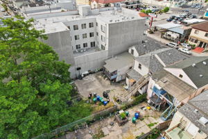E 15th St-0606-023