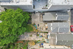 E 15th St-0606-024