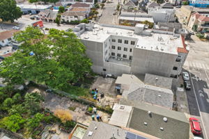 E 15th St-0606-026