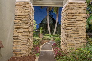 Frontyard View40 (1)