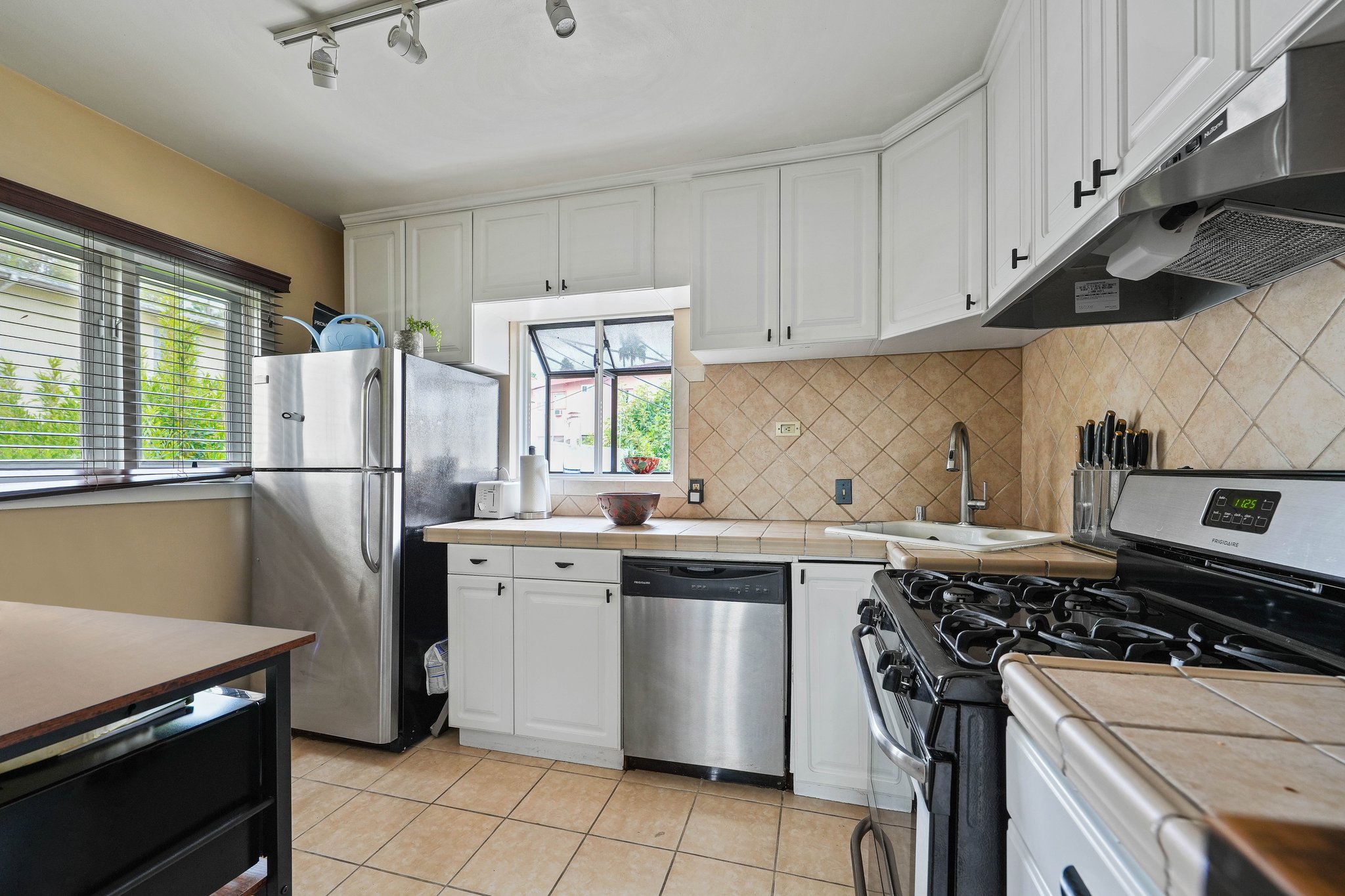 1335 N Fairfax Avenue 7-16.jpg