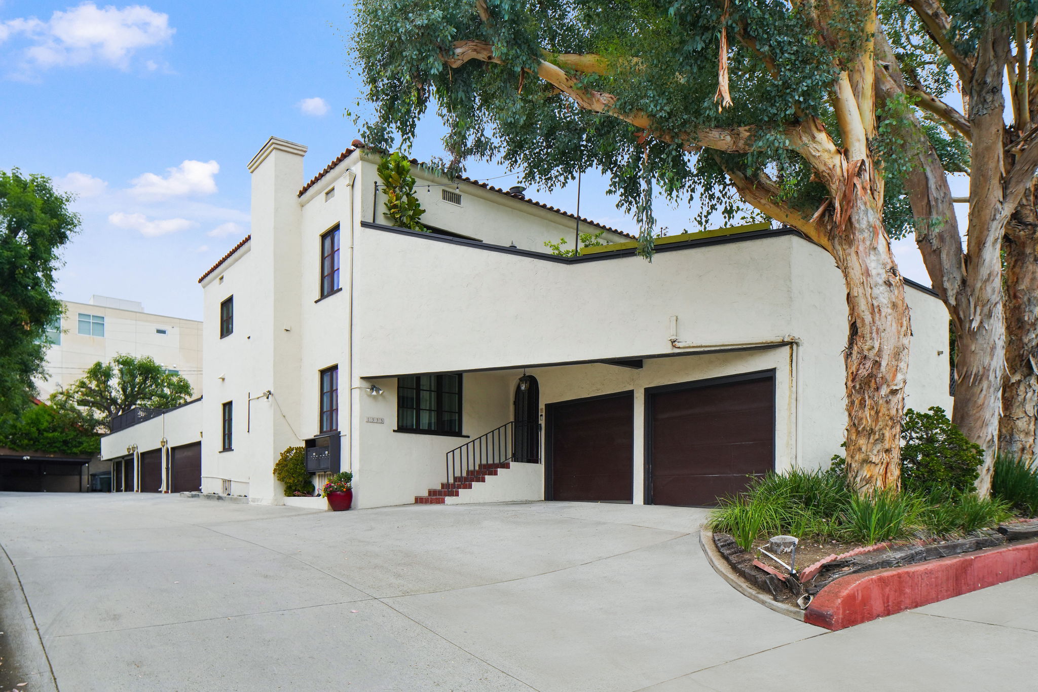 1335 N Fairfax Avenue 7-2