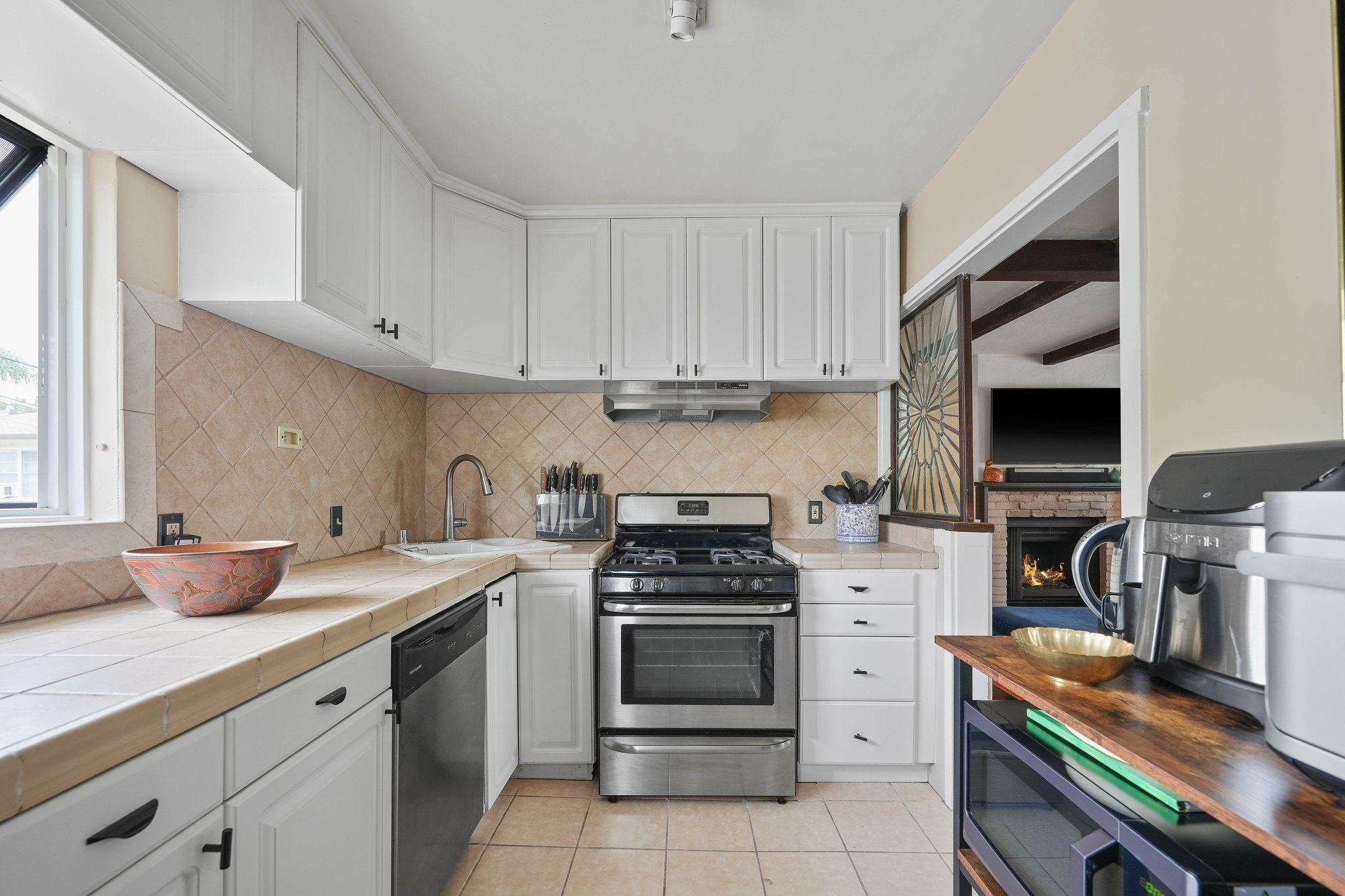 1335 N Fairfax Avenue 7-17.jpg