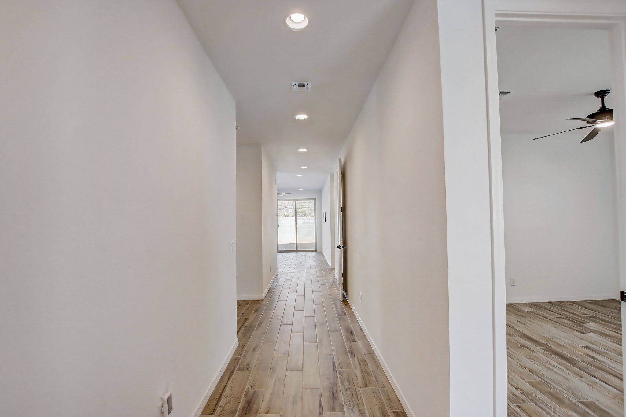 W Rowel Rd-006