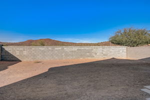 W Rowel Rd-031
