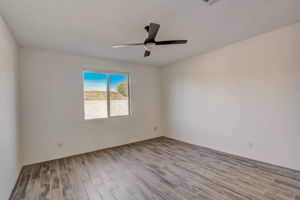 W Rowel Rd-024