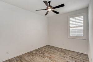 W Rowel Rd-018