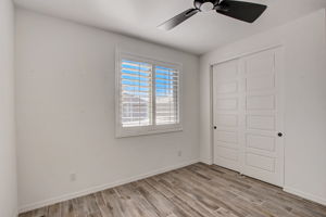 W Rowel Rd-008
