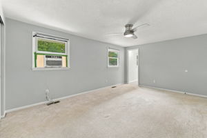  Photo 34