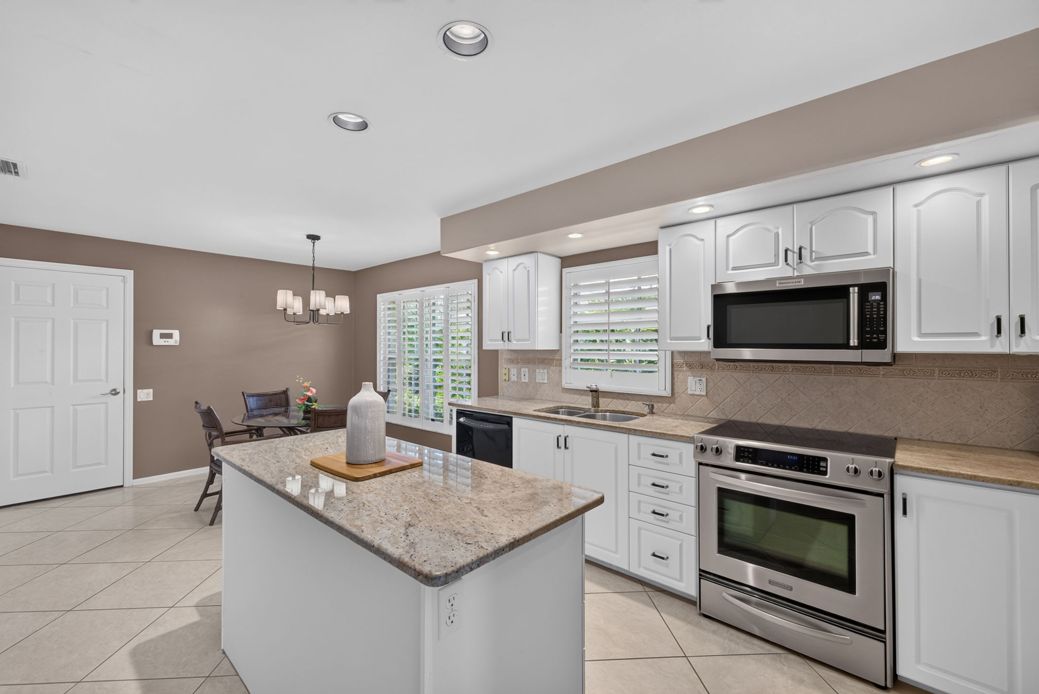 Kitchen 1 of 4