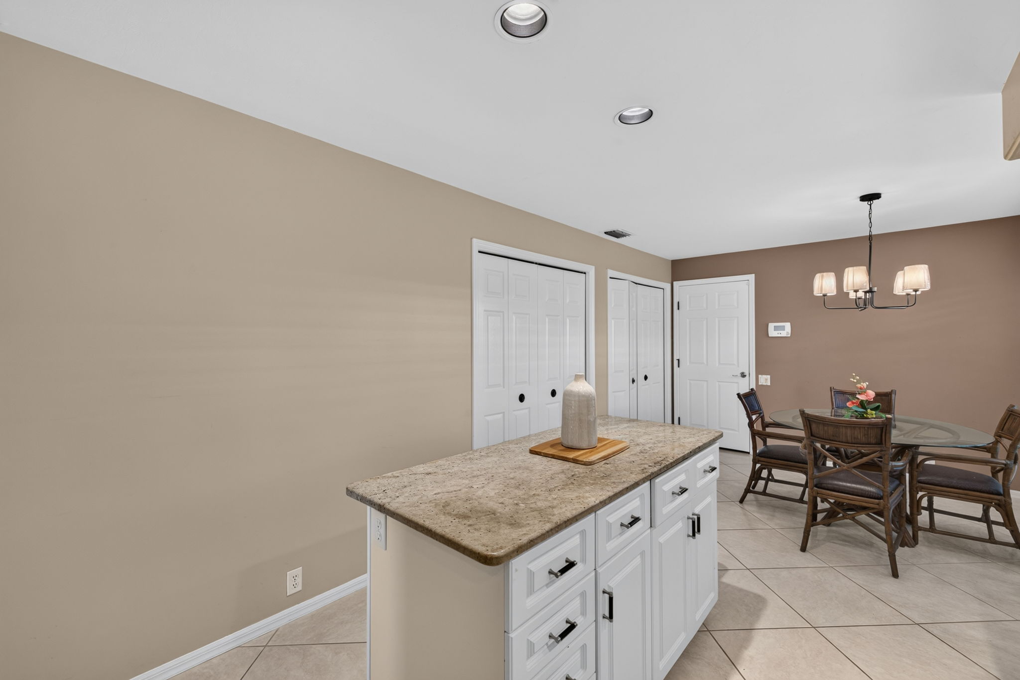 Kitchen 2 of 4