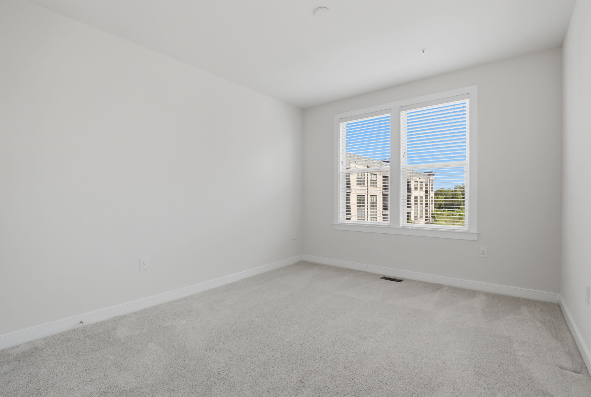 13367 Launders St _045