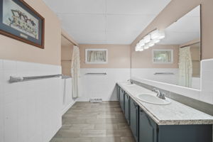  Photo 44