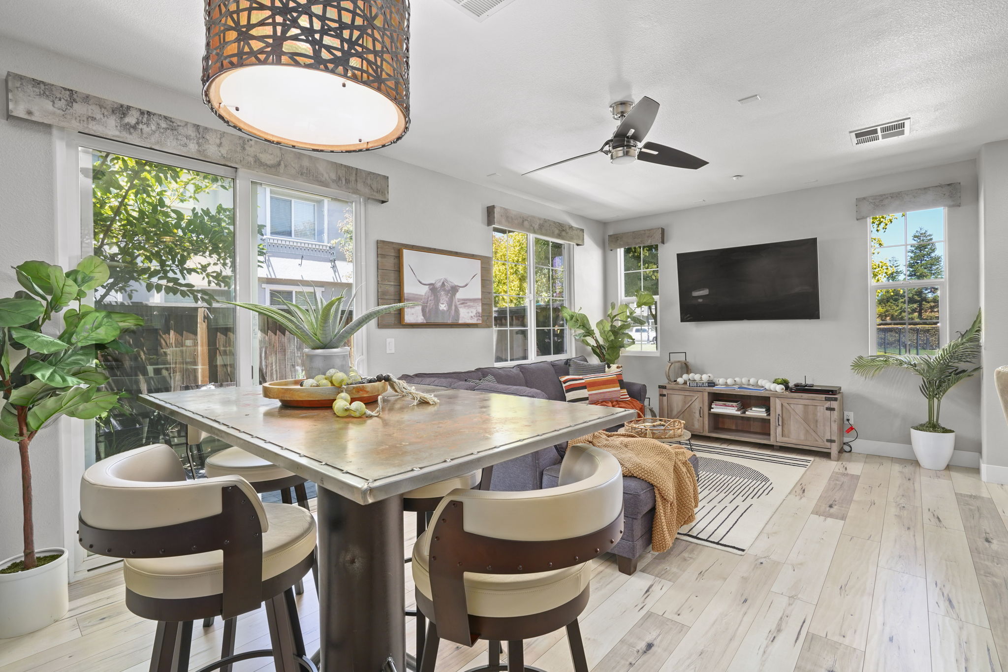 Great Room/Dining off Kitchen