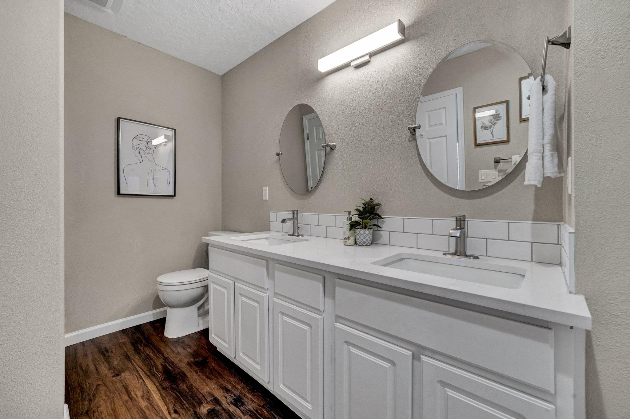 Primary #1 bathroom w/ linen closet