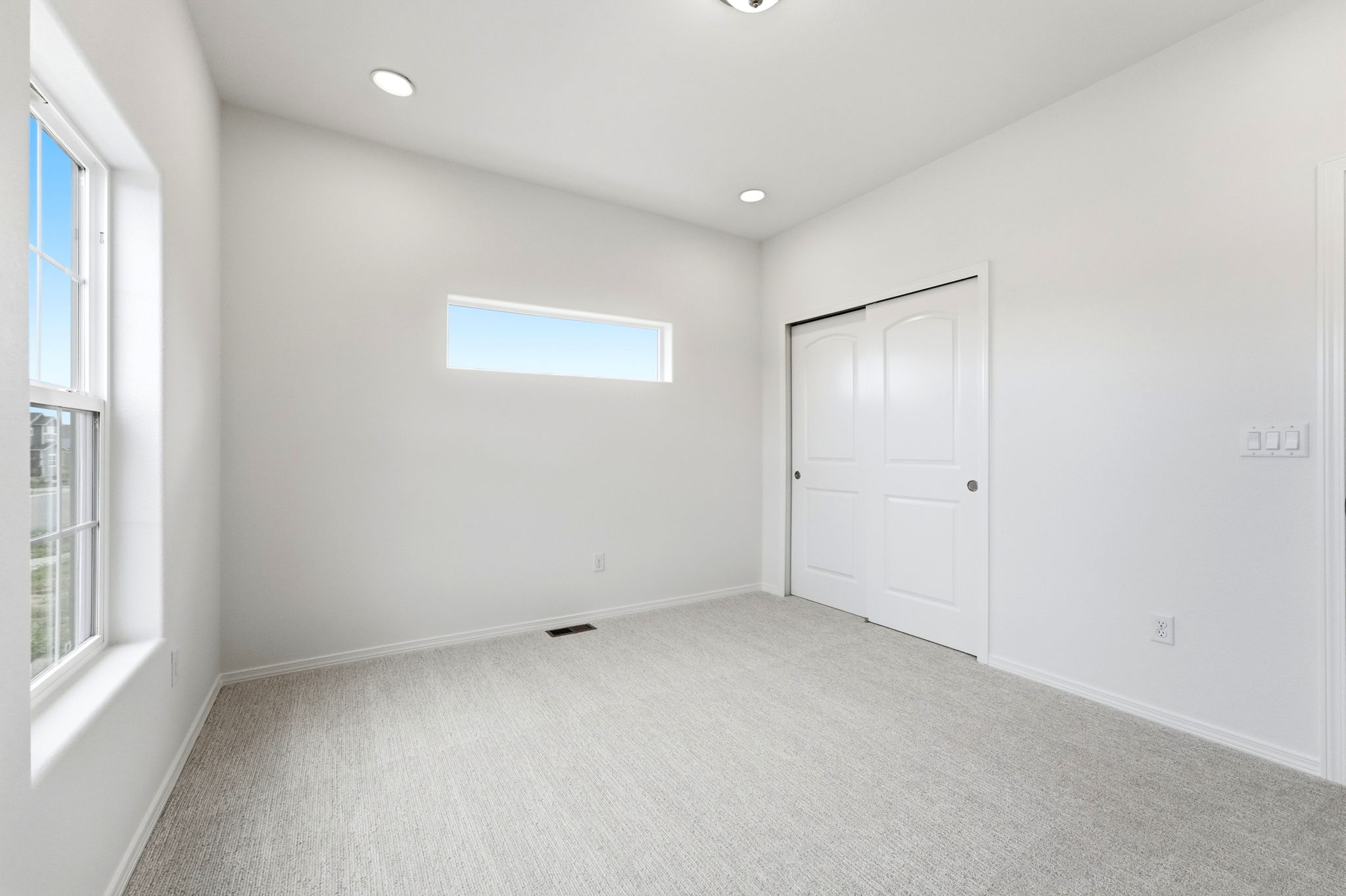 DPB08731
