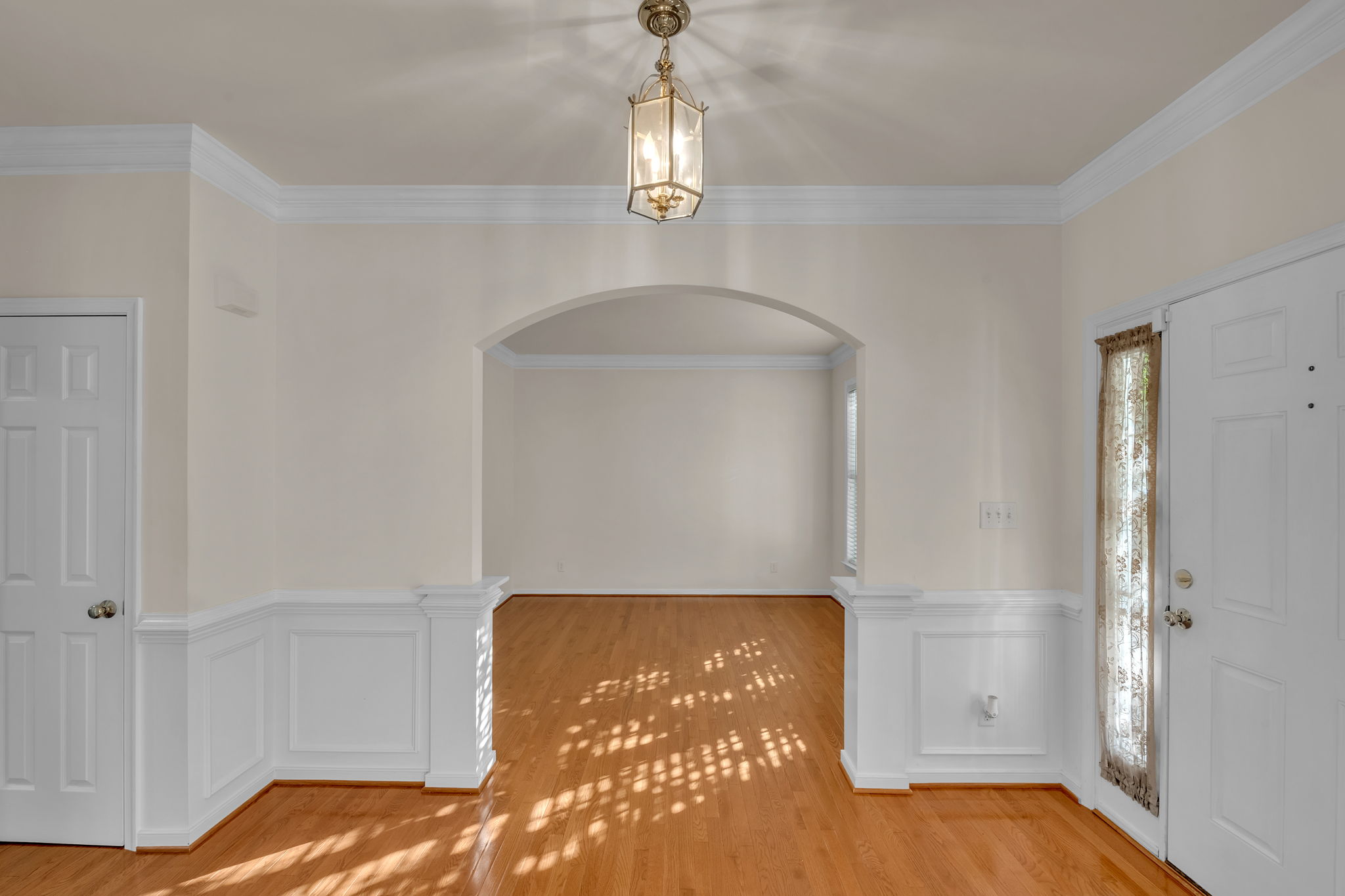 FOYER W/ WAINSCOTING LIVING RM VIEW