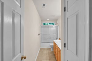 2ND FLOOR HALL BATH