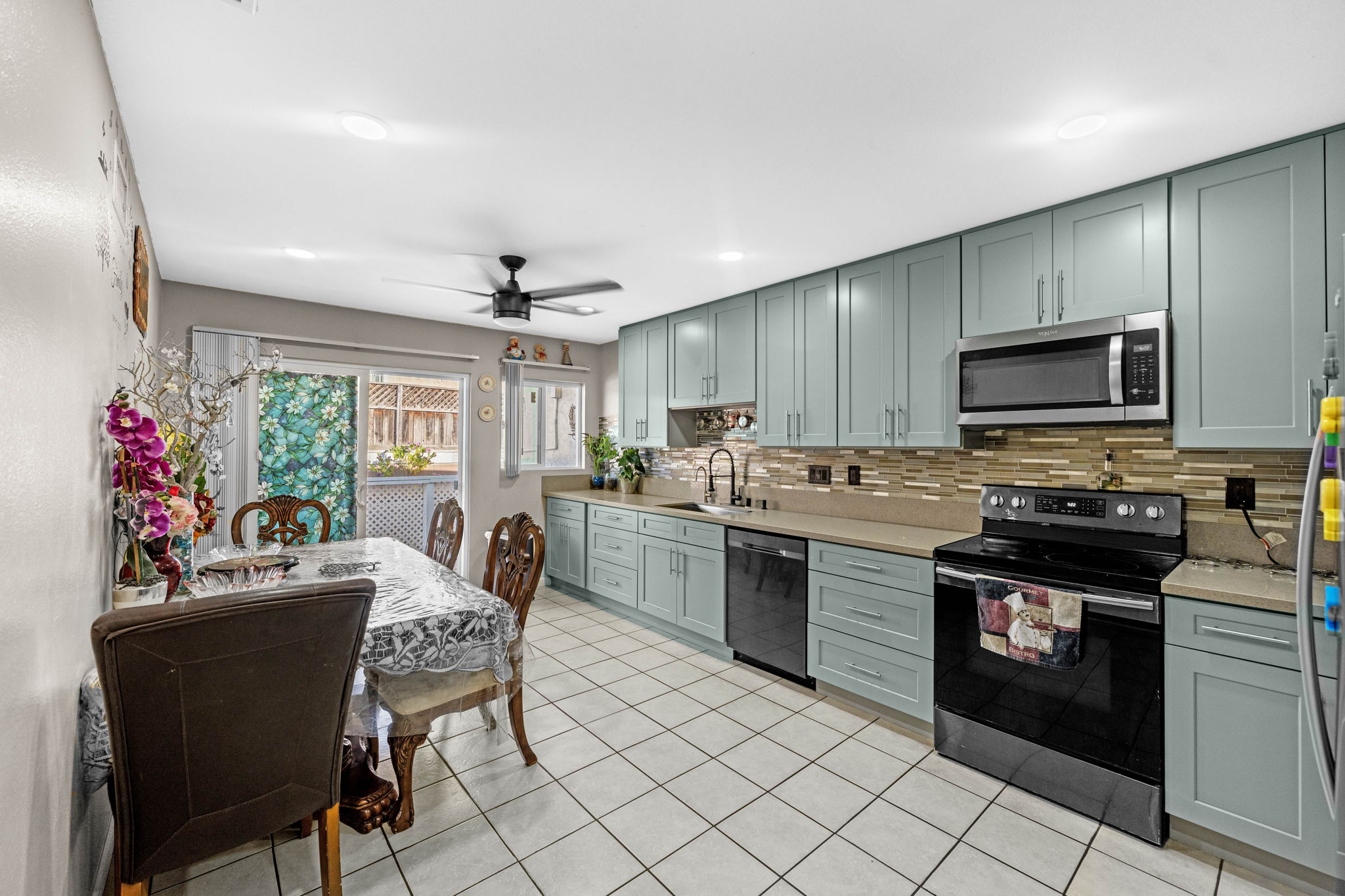 134-138 Demona Pl, Spring Valley, CA 91977