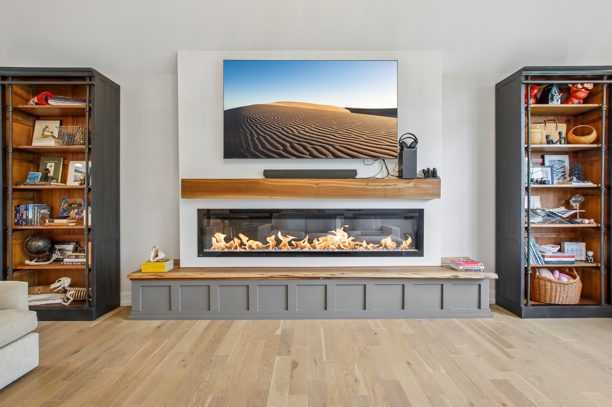 Fireplace with Mantle