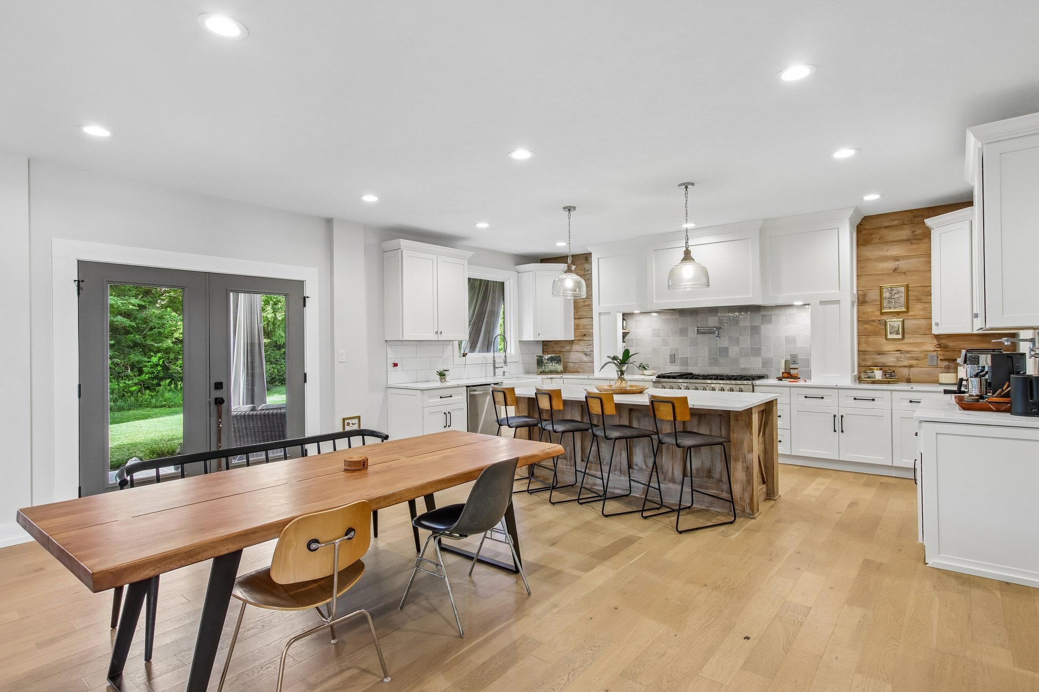 Dining & Kitchen Island eating areas