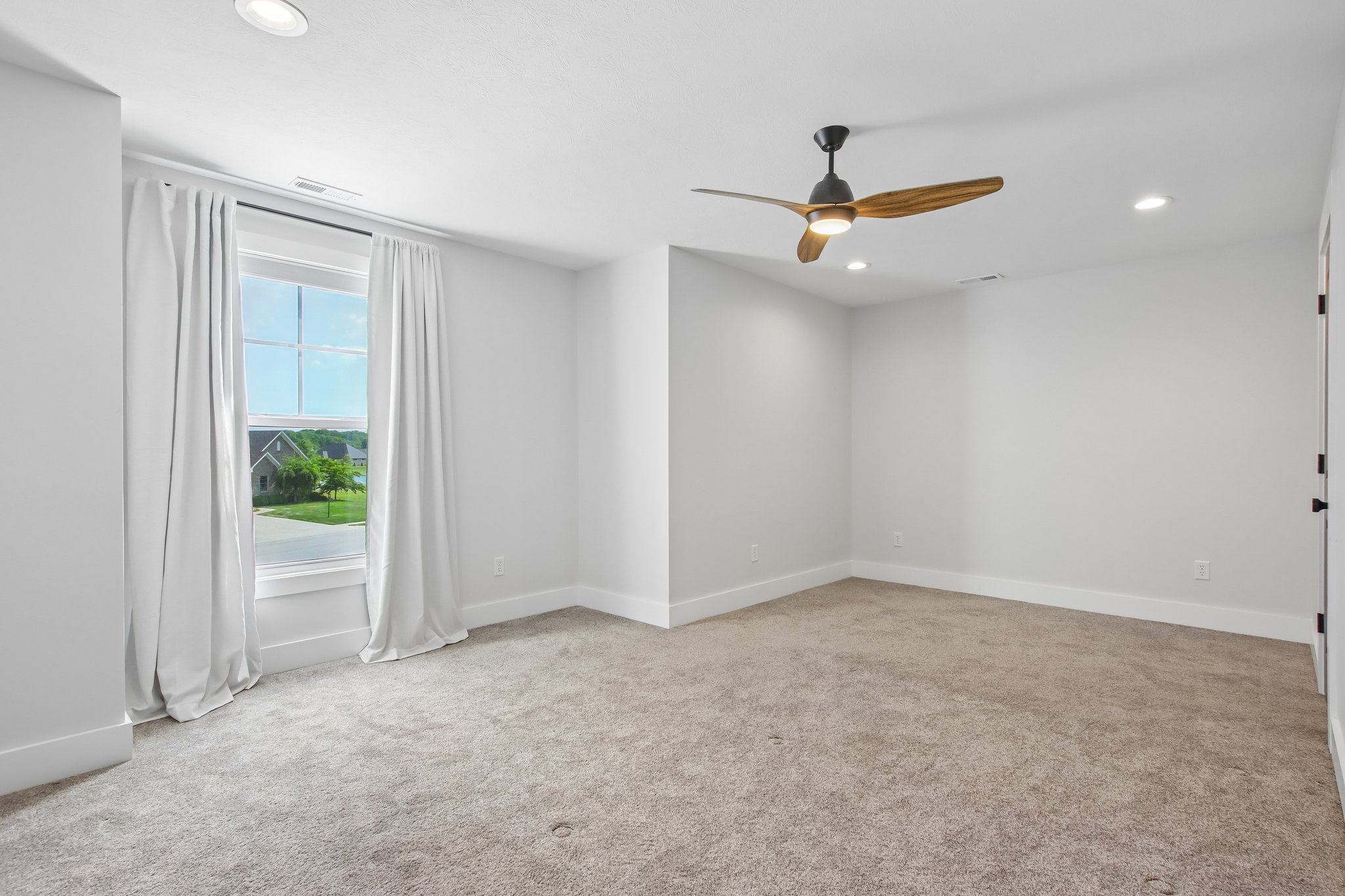 Lakeside Dr-S1907-036.jpg