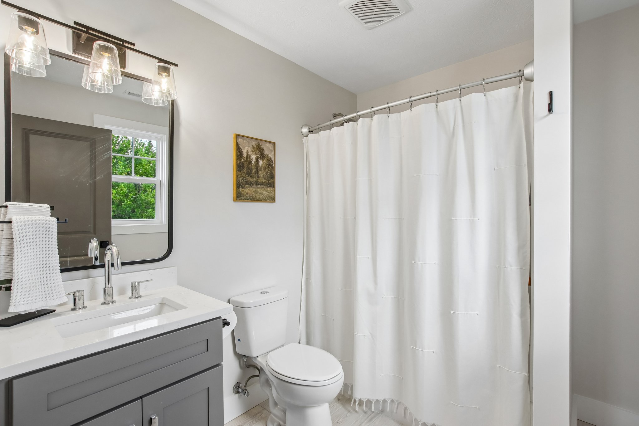 Lakeside Dr-S1907-046.jpg