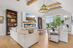134 Lakeside Dr - Living Rm