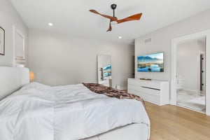 Lakeside Dr-S1907-030.jpg