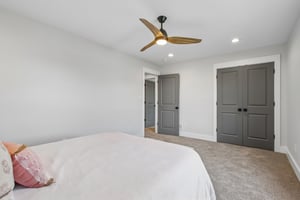 Lakeside Dr-S1907-043.jpg