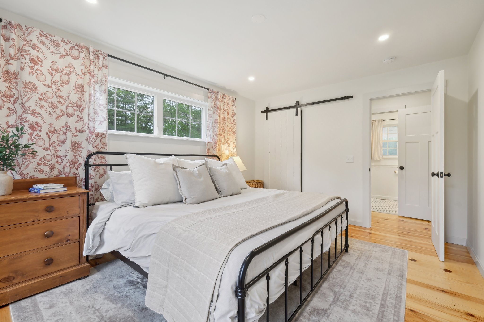 Sharpe St-2205-019.jpg