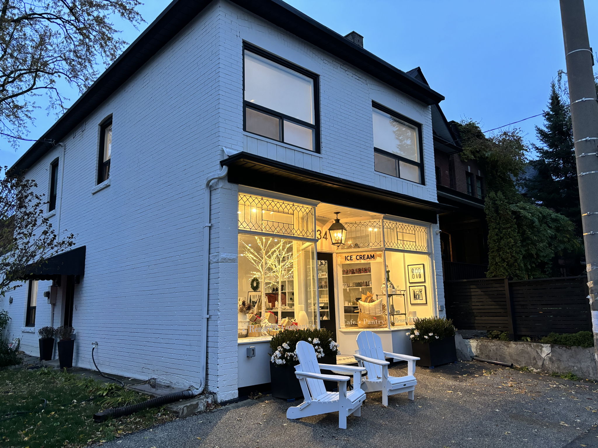 134 Tyrrel Ave Toronto, ON M6G 2G5