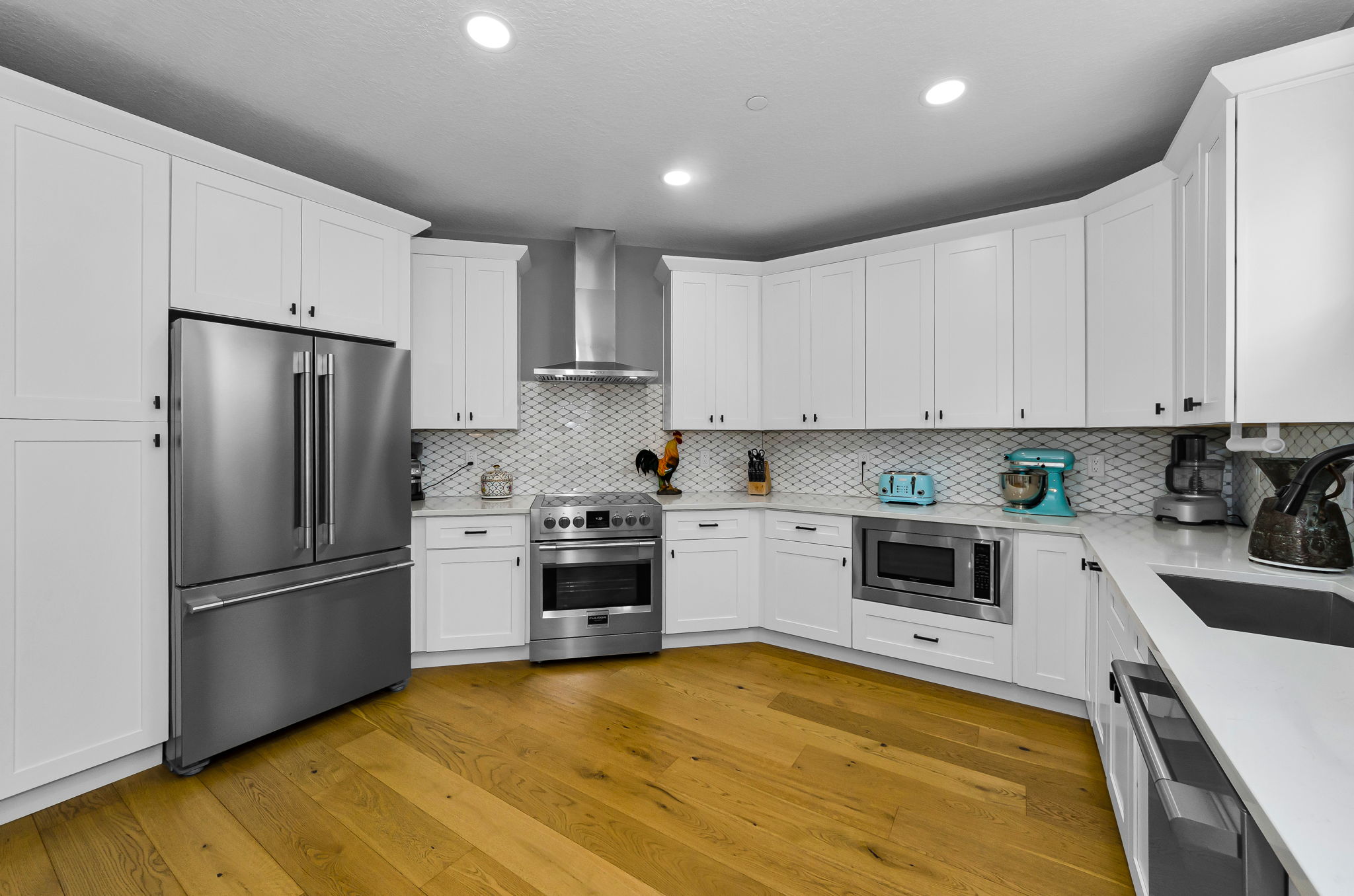 Main Level Kitchen4
