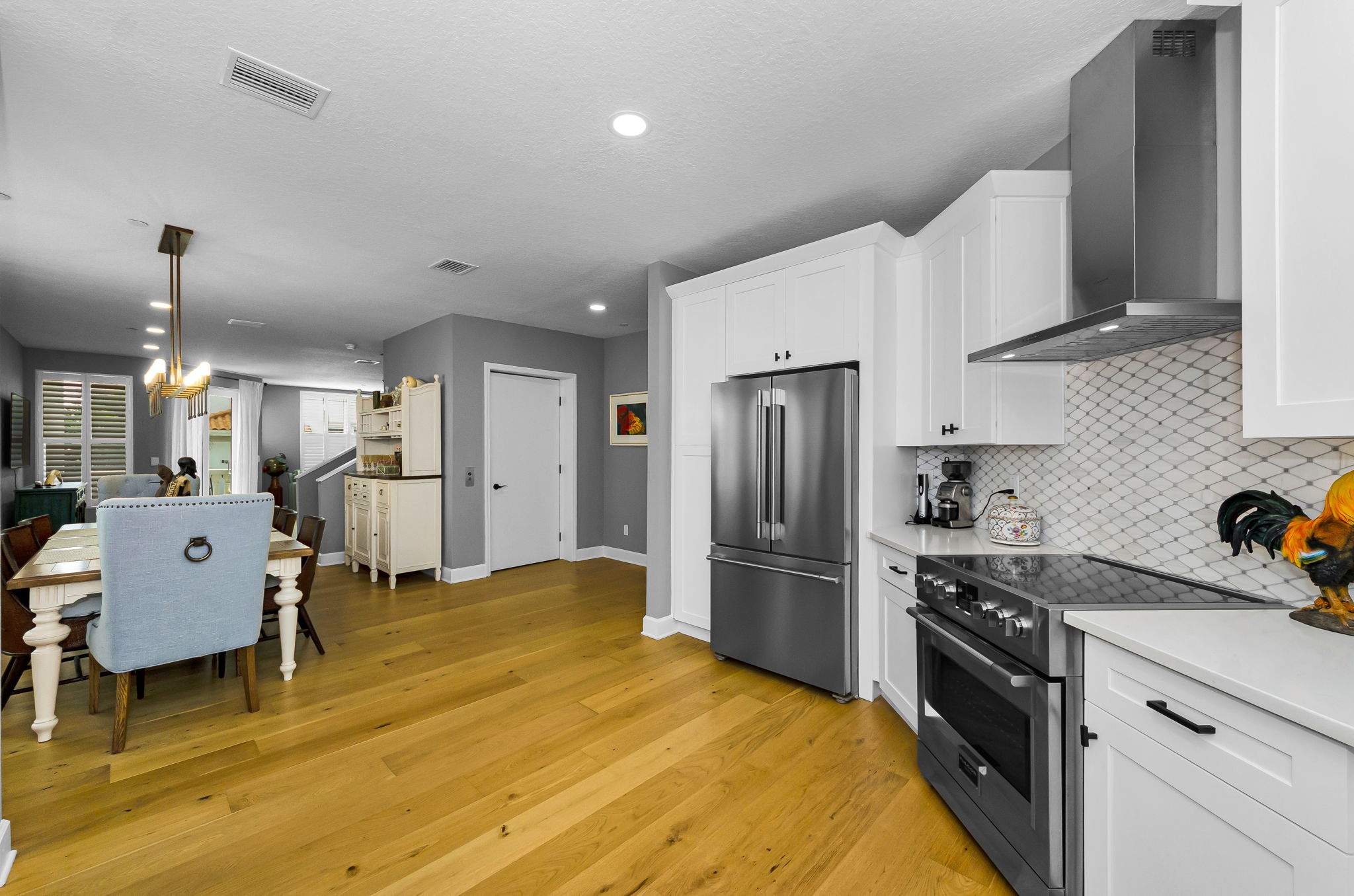 Main Level Kitchen5