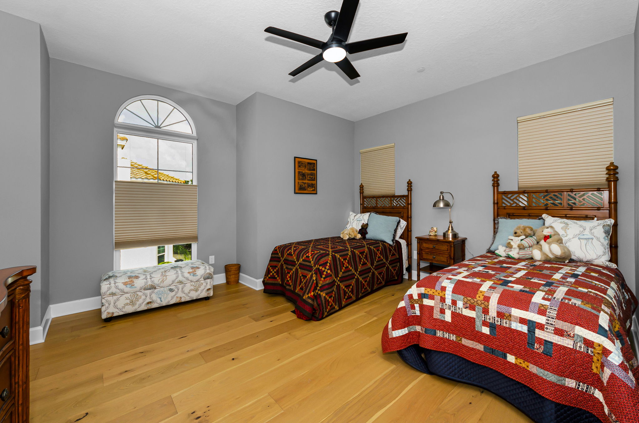 Upper Level Bedroom2a