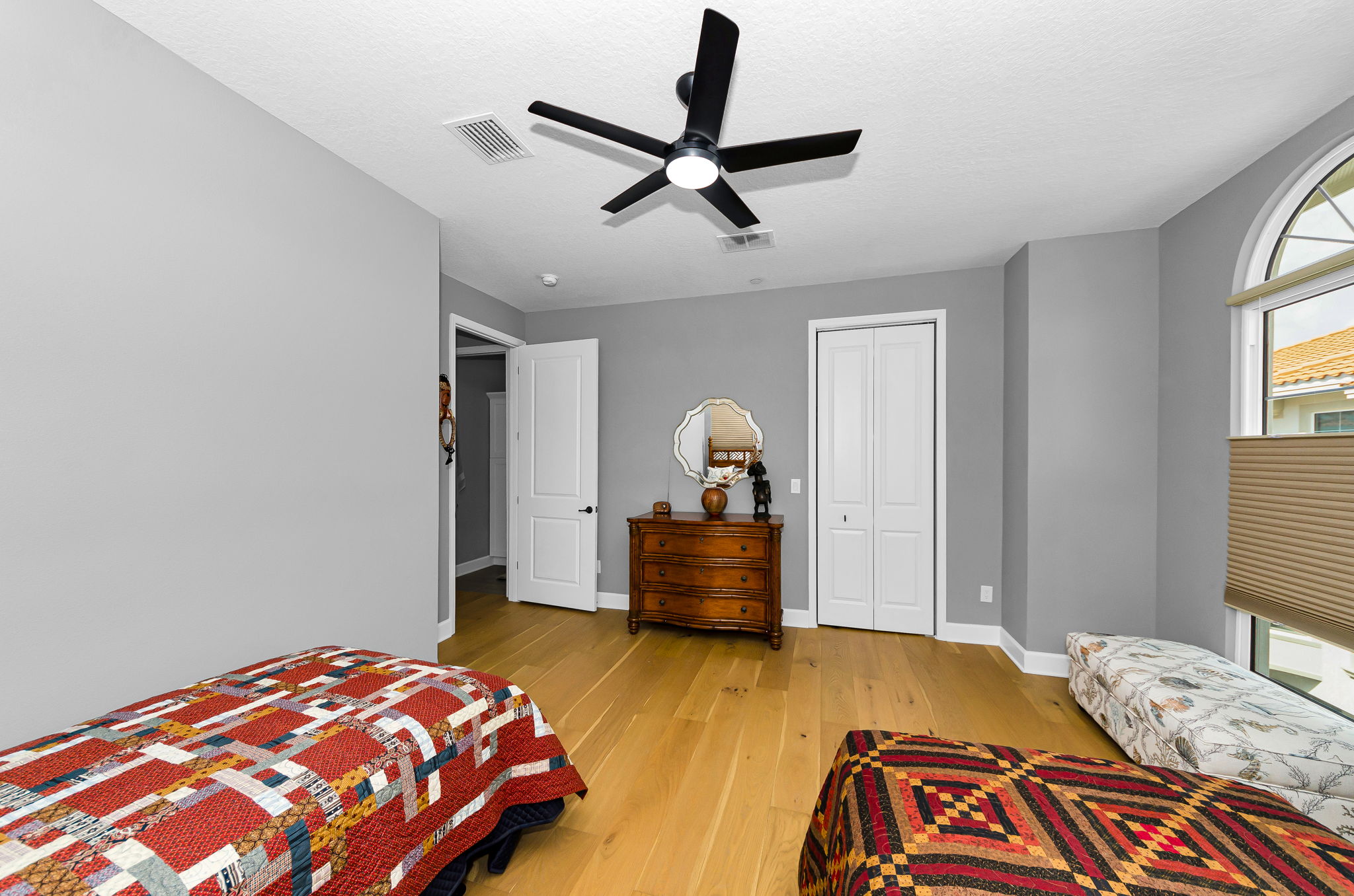 Upper Level Bedroom2b