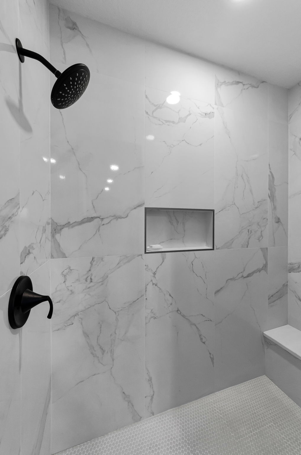 Upper Level Primary Bathroom1b