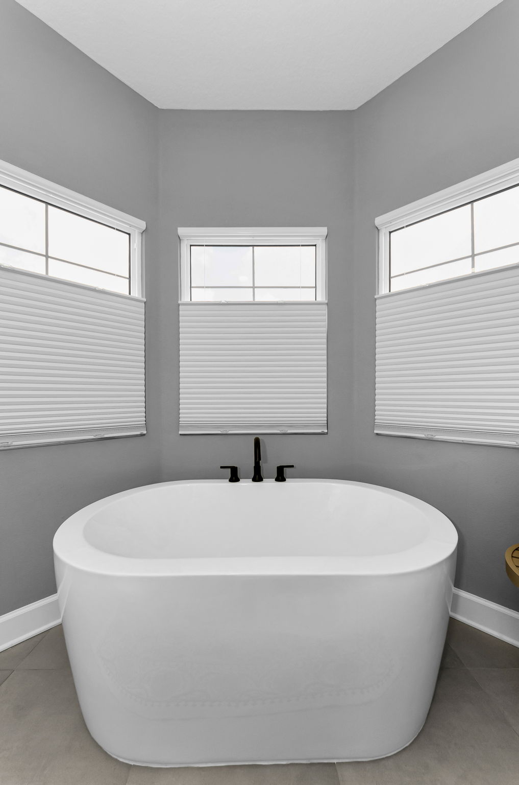 Upper Level Primary Bathroom1e