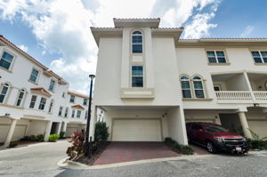 Front Exterior4