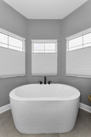 Upper Level Primary Bathroom1e