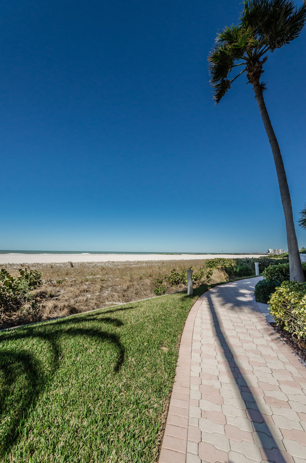 Crescent Beach Club One Walkway2