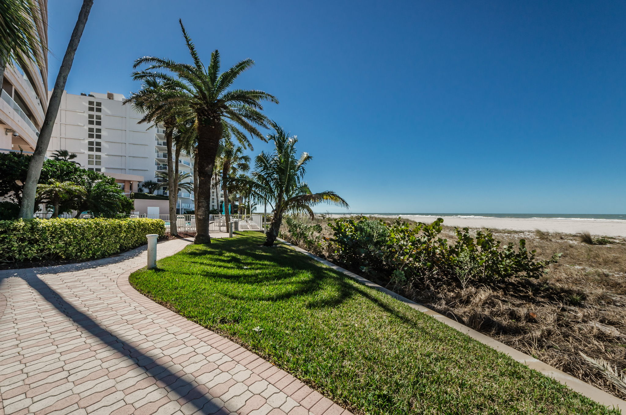 Crescent Beach Club One Walkway3