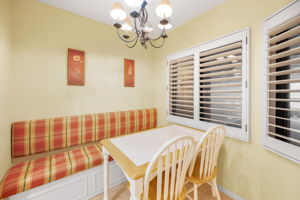 Kitchen Eat-in Area1